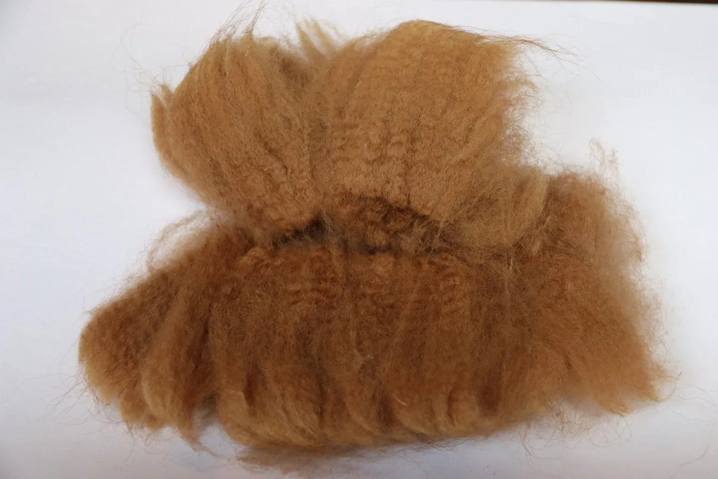 Separated brown fleece staples — external visual reference
